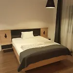 Ejjeli Bagoly Etterem Es Panzio Bed & Breakfast
