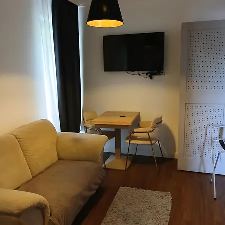 فندق مبيت وإفطار Ejjeli Bagoly Etterem Es Panzio 3*