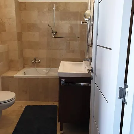 Ejjeli Bagoly Etterem Es Panzio Bed & Breakfast 3*