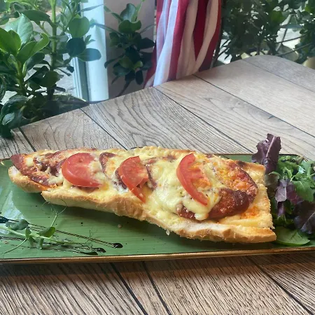 Bed & Breakfast Ejjeli Bagoly Etterem Es Panzio Boedapest