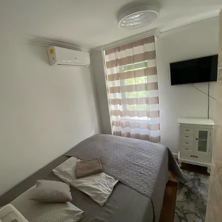 Bed & Breakfast Ejjeli Bagoly Etterem Es Panzio Boedapest