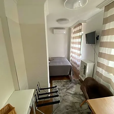 Ejjeli Bagoly Etterem Es Panzio Nocleg ze śniadaniem Budapeszt