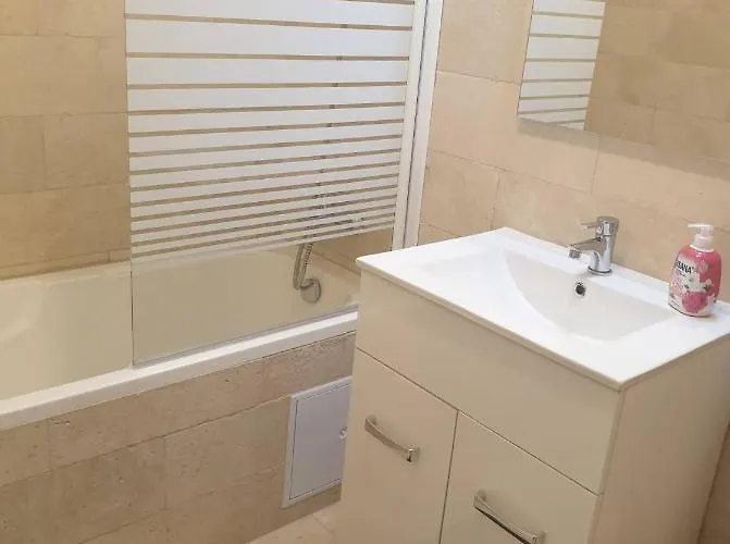 B&B Ejjeli Bagoly Etterem Es Panzio