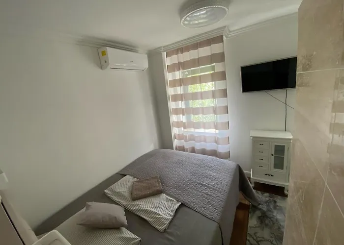 B&B Ejjeli Bagoly Etterem Es Panzio Budapesta