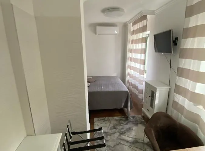 Ejjeli Bagoly Etterem Es Panzio Budapesta