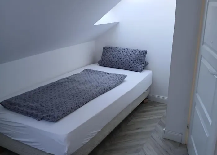 Ejjeli Bagoly Etterem Es Panzio Bed and Breakfast 3*
