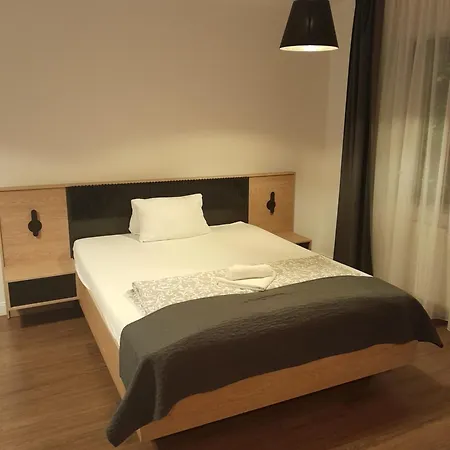 Ejjeli Bagoly Etterem Es Panzio Bed & Breakfast