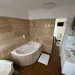 Ejjeli Bagoly Etterem Es Panzio 3*