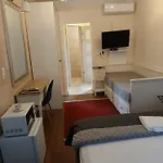 Ejjeli Bagoly Etterem Es Panzio Budapesta